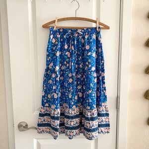 🩷5/$25🩷Floral Blue Midi Skirt